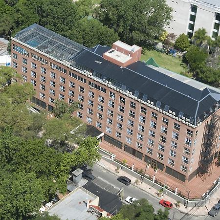 ホテル Ramada By Wyndham Buenos Aires Vicente López エクステリア 写真