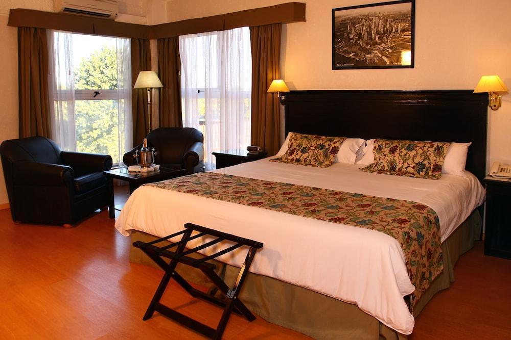 ホテル Ramada By Wyndham Buenos Aires Vicente López エクステリア 写真