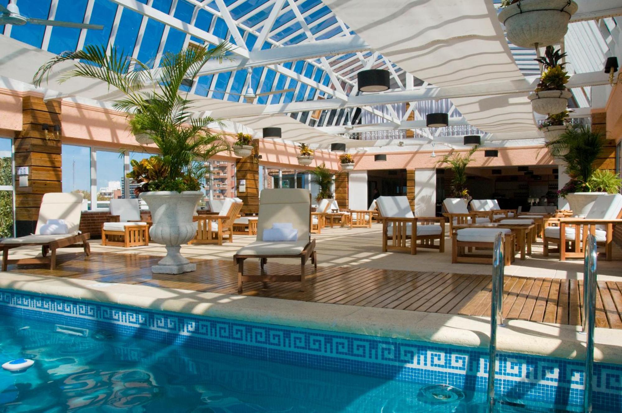 ホテル Ramada By Wyndham Buenos Aires Vicente López エクステリア 写真
