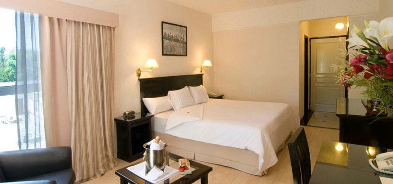 ホテル Ramada By Wyndham Buenos Aires Vicente López エクステリア 写真