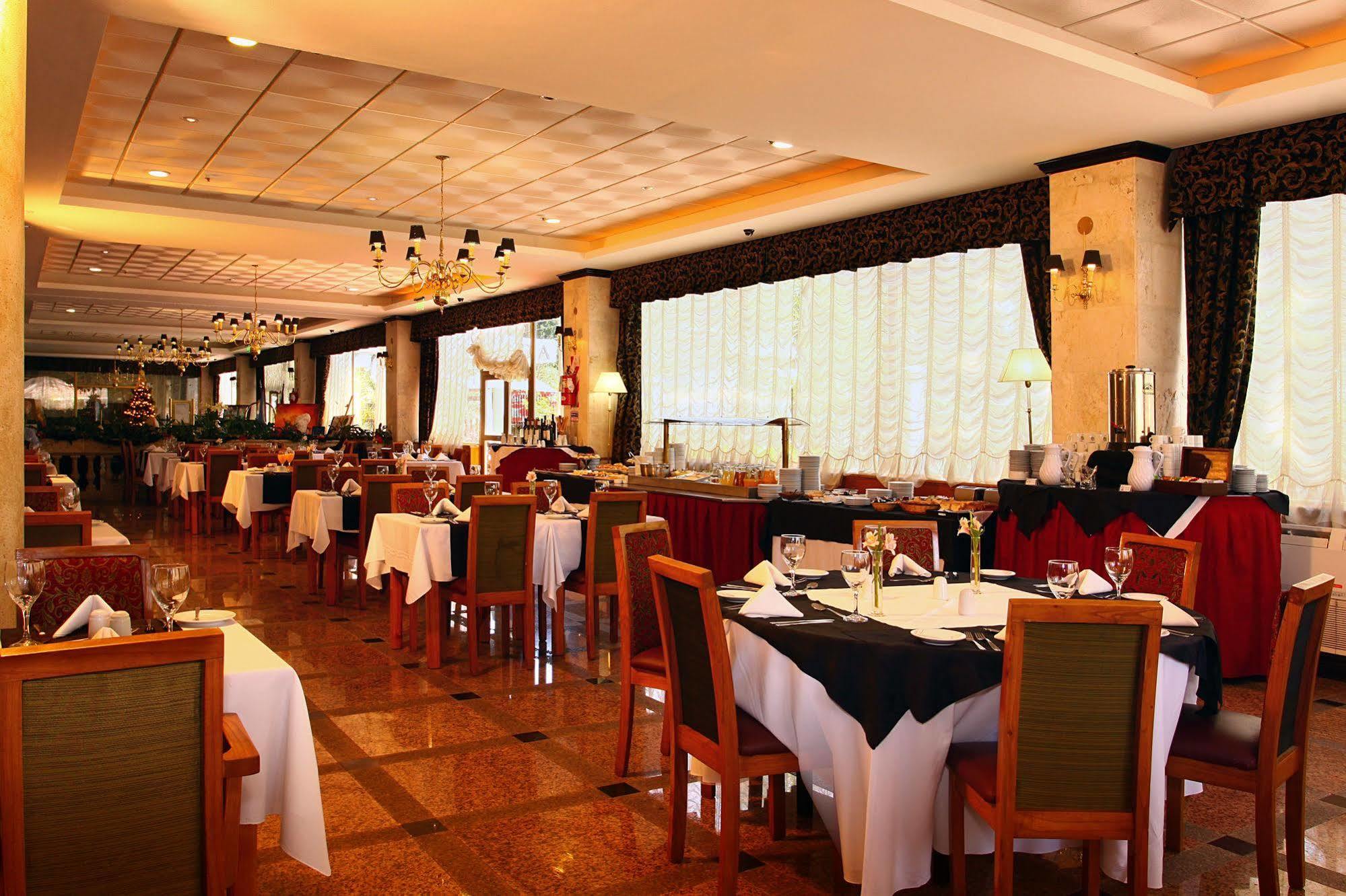 ホテル Ramada By Wyndham Buenos Aires Vicente López エクステリア 写真