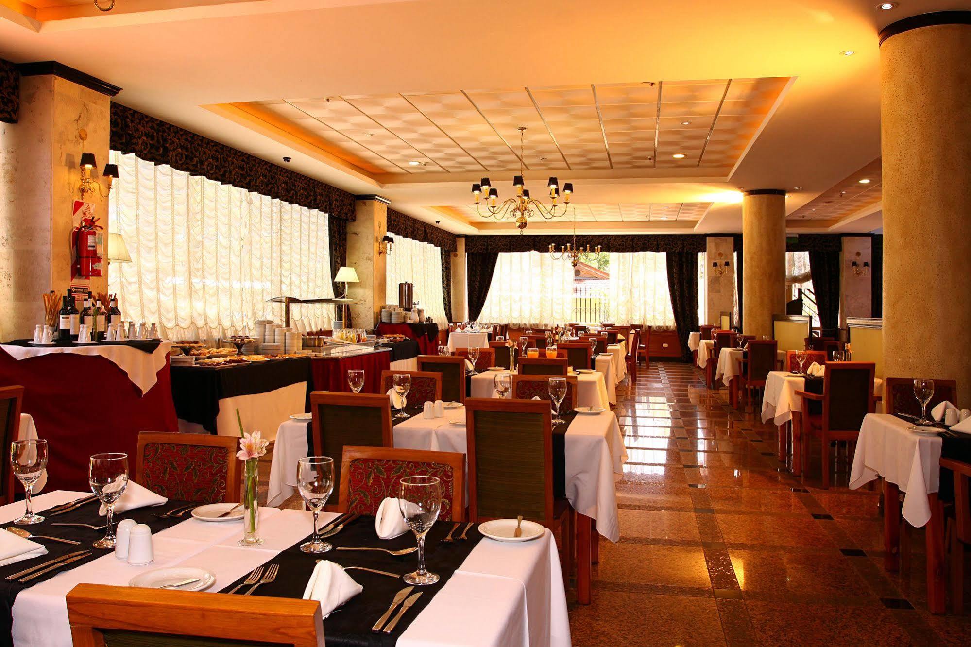 ホテル Ramada By Wyndham Buenos Aires Vicente López エクステリア 写真
