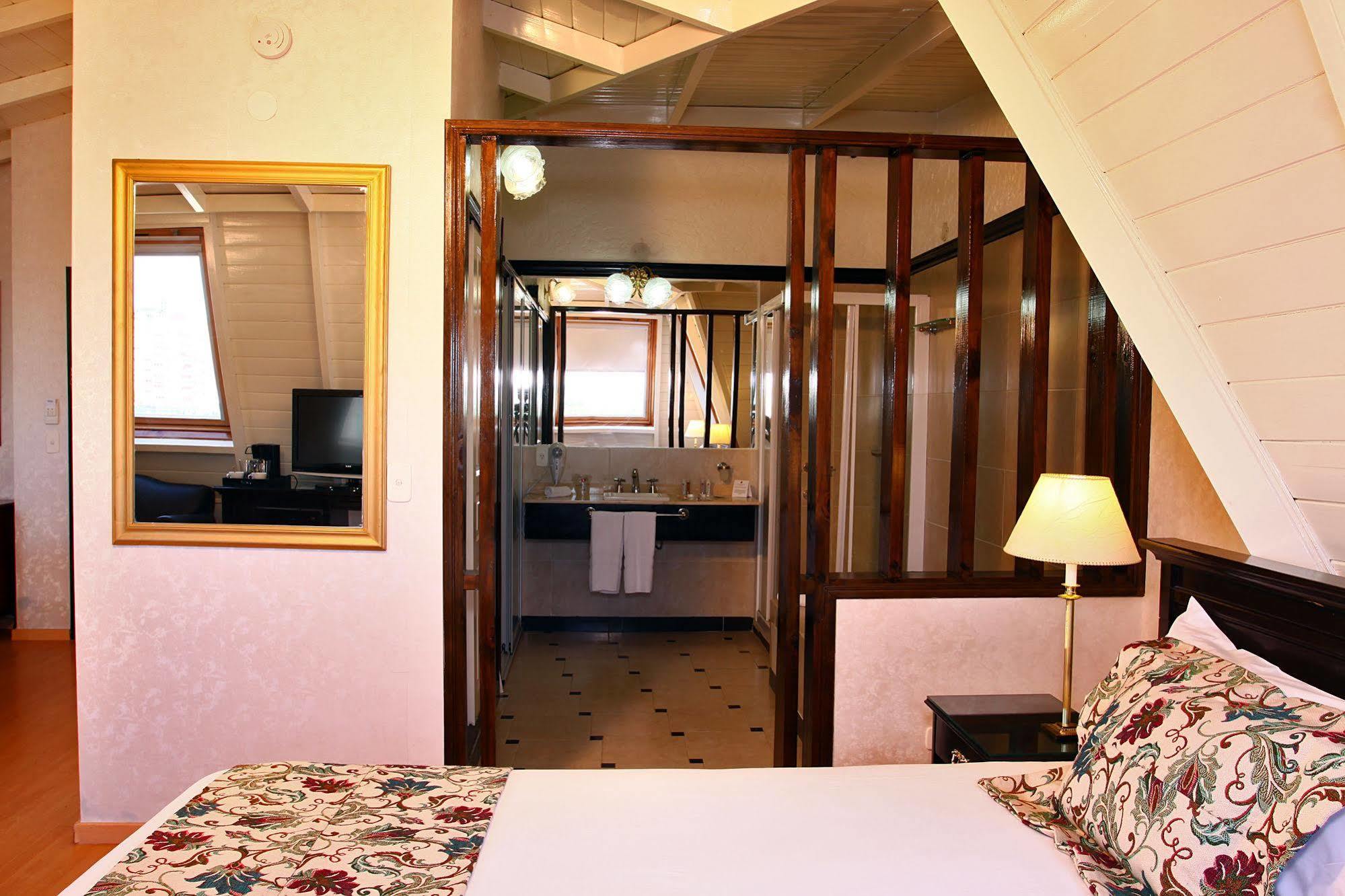 ホテル Ramada By Wyndham Buenos Aires Vicente López エクステリア 写真