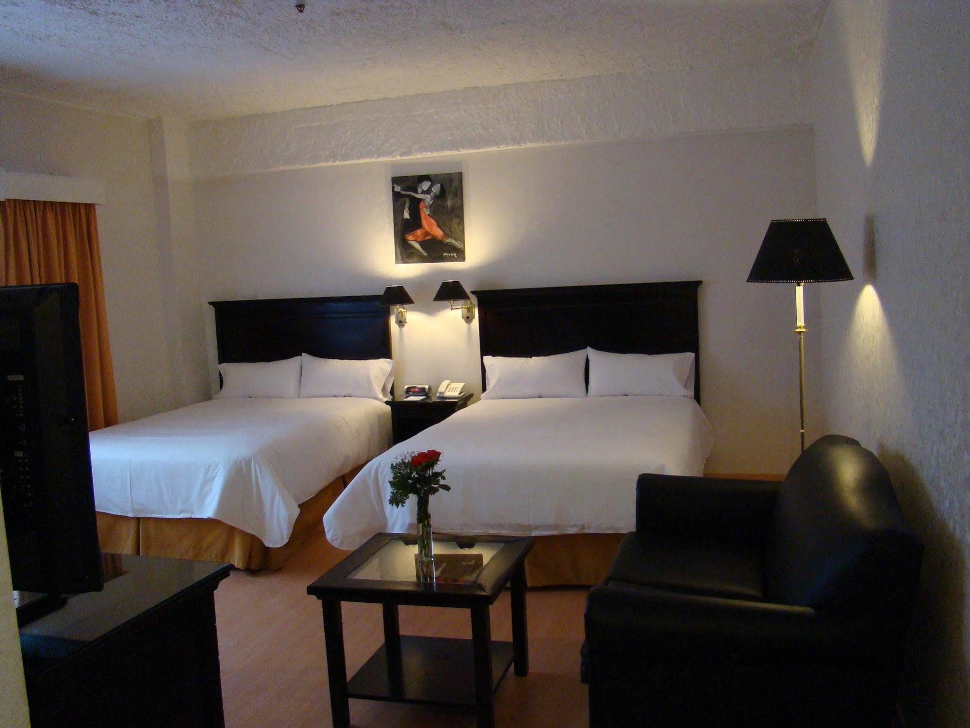 ホテル Ramada By Wyndham Buenos Aires Vicente López エクステリア 写真