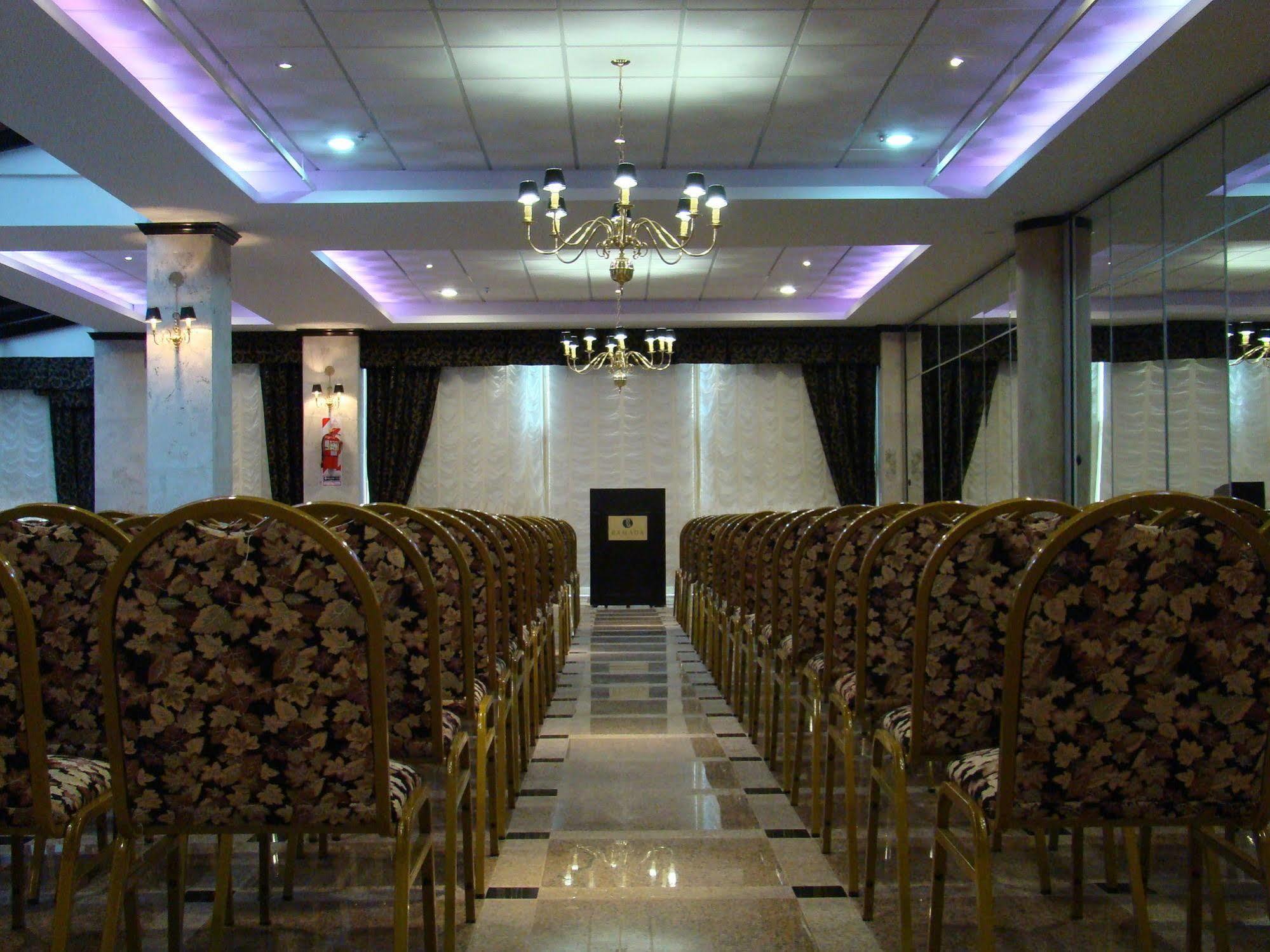 ホテル Ramada By Wyndham Buenos Aires Vicente López エクステリア 写真