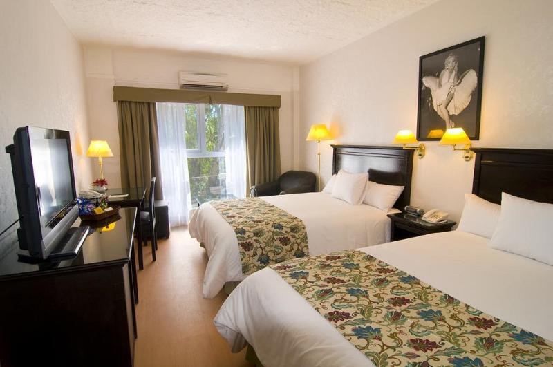 ホテル Ramada By Wyndham Buenos Aires Vicente López エクステリア 写真
